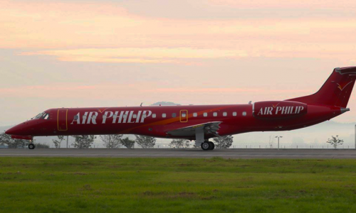 red embraer erj145 landing on runway in south korea