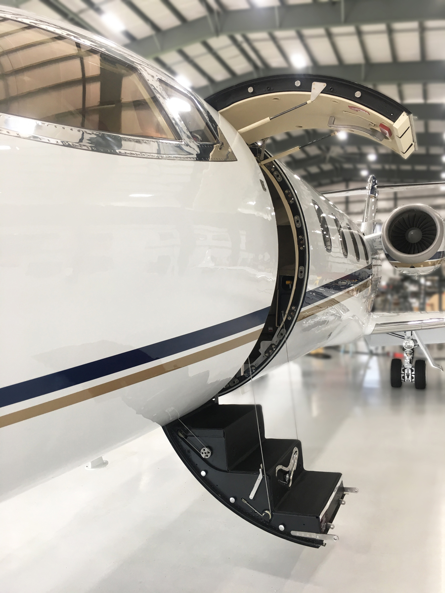 learjet60 exterior paint closeup